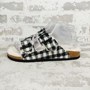 NEW  Madden Girl Butterfly Fluffy Plai Balck White Footbed Sandals M622